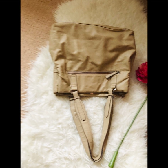 Liz Claiborne/💯 Very nice Tan Leather Purse. - Picture 4 of 8